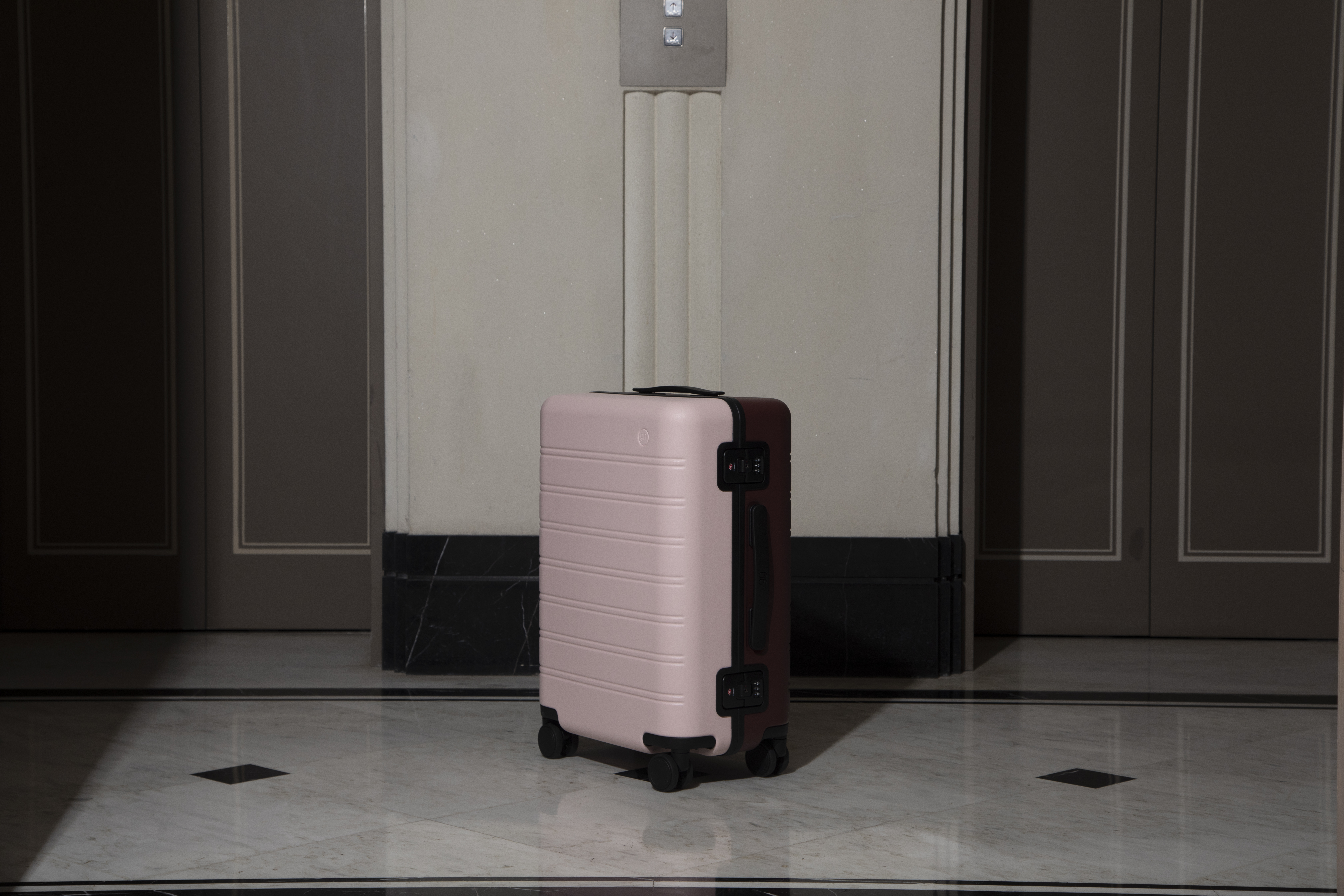 Чемодан Xiaomi NinetyGo Rhine Luggage 24'' Pink+Red заказать