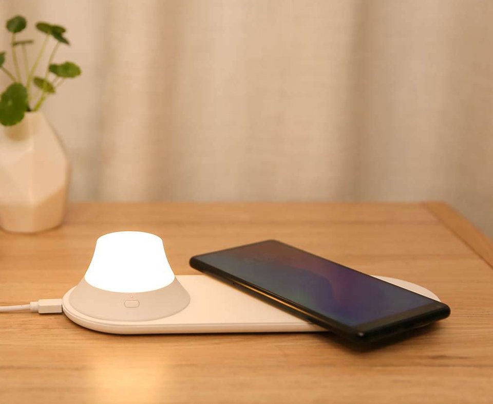 Ночник-светильник с беспроводной зарядкой Xiaomi Yeelight Wireless Charge Nightlight (YLYD08YI) заказать