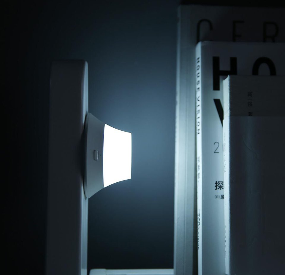 Картинка Ночник-светильник с беспроводной зарядкой Xiaomi Yeelight Wireless Charge Nightlight (YLYD08YI)