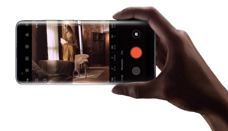 Основная камера смартфона Mi 10 позволяет снимать видео в 8K.