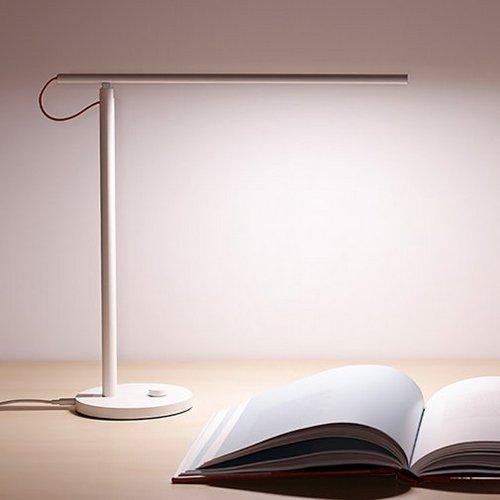 Mi LED Desk Lamp 1S MUE4105GL оснащена режимом для чтения
